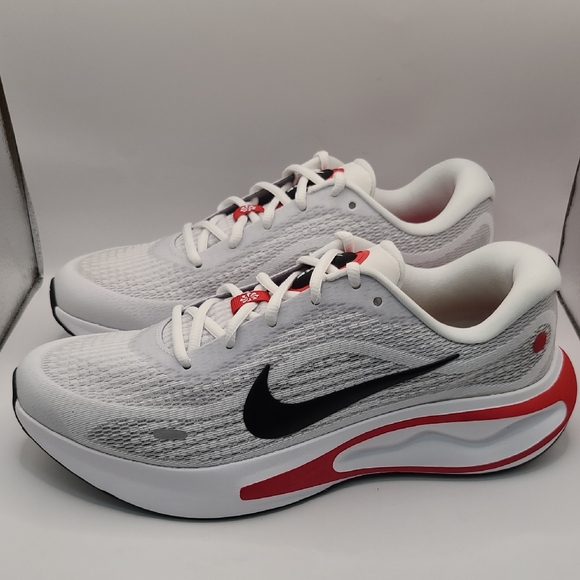 NEW Nike Journey Run In White/Black-Fire Red Size Men's 9 Women's 10.5 - Picture 1 of 9
